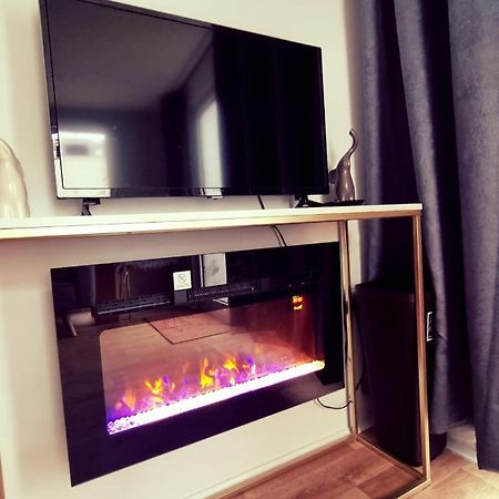 リーズ T-I-G-H The Coziest Place Wifi & Netflix Near Roundhayヴィラ エクステリア 写真